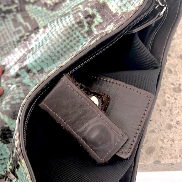 Donald J Pliner python snakeskin style bag - Picture 6 of 10